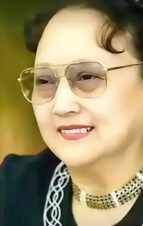 谁能说说，老艺术家对美为什么都那么自信？不化妆，不整容，就是美得有底气，一辈子都