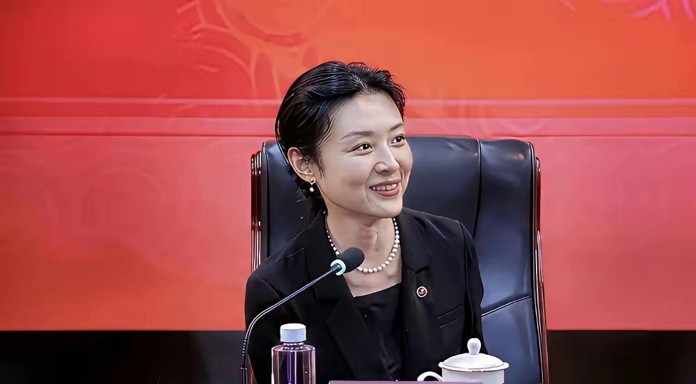 曾经中央一号大美人，比倪萍、李红，都美，从头美到脚 ，中央最美一姐，你还记得她吗