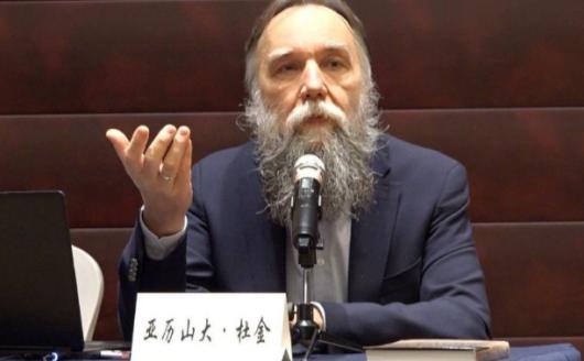 被称为“普京大脑”的杜金警告中国，有一说一，话很难听，但却是大实话：中国若决定武