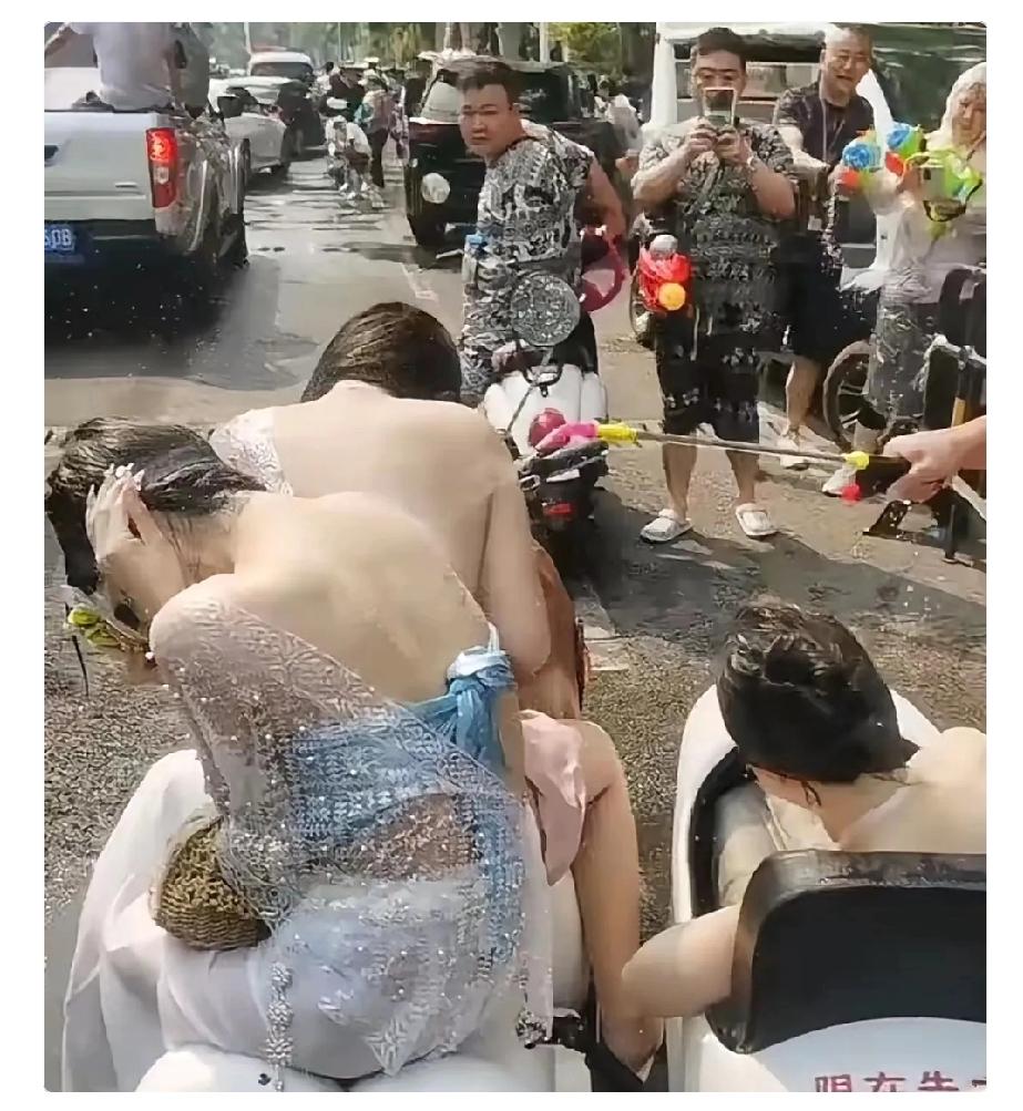 看到一则新闻说：西双版纳泼水节彻底变味！官方已介入，最新进展来了！

大致的内容