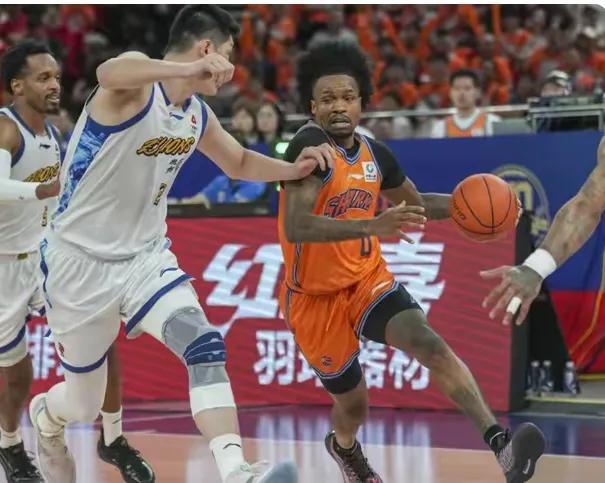 蛰伏整整二十四年
上海男篮终于圆梦登顶CBA
这份迟来的冠军，

从来都不是靠单