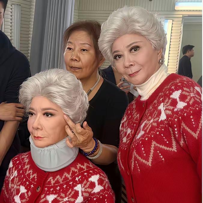 我有一个大胆的猜想，蔡明老师把自己的机器人搬回家，半夜看到会不会害怕？ 