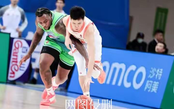 庞老六又搞事情了。
江苏男篮与天津男篮的比赛中，庞峥麟砍下34分，创得分新高。