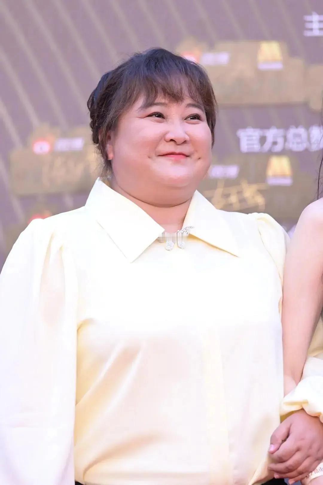 瘦下来的贾玲，没有胖的时候好看