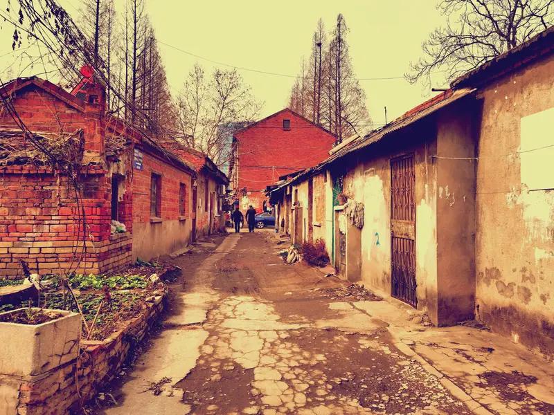 合肥红砖厂宿舍裂到10厘米成D级危房，原拆原建后住户10万换新家，这事儿值得说道