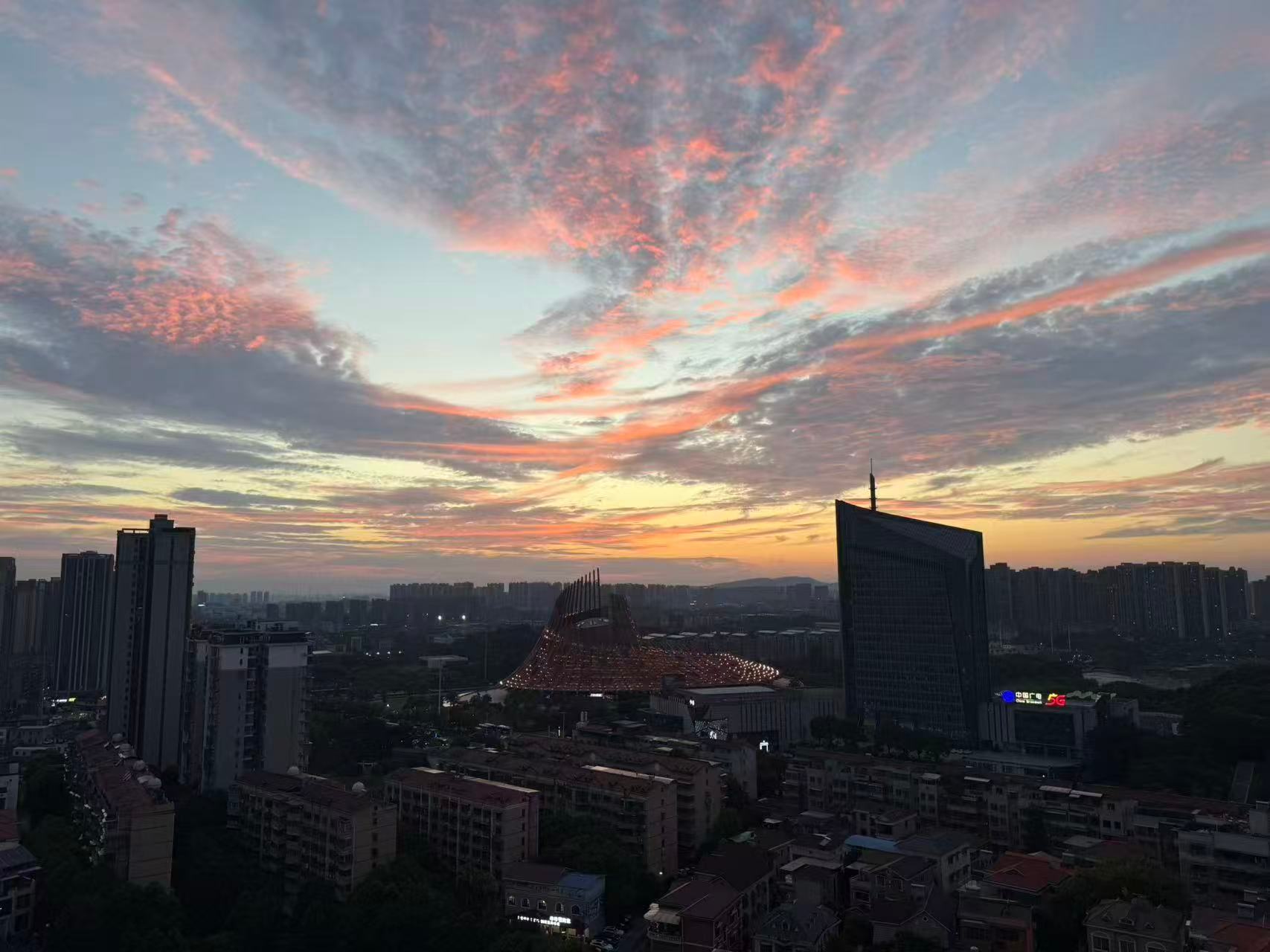 最近湖南的天空真的很美哦林sir什么时候回家看看