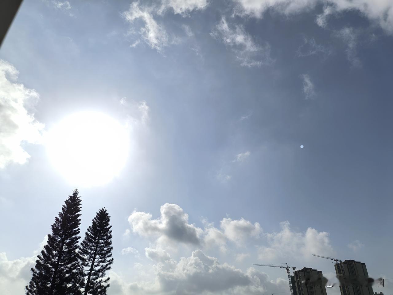 又有热带扰动活动？未来三天广东雨热同期！

22～23日，广东中西部市县有雷雨，