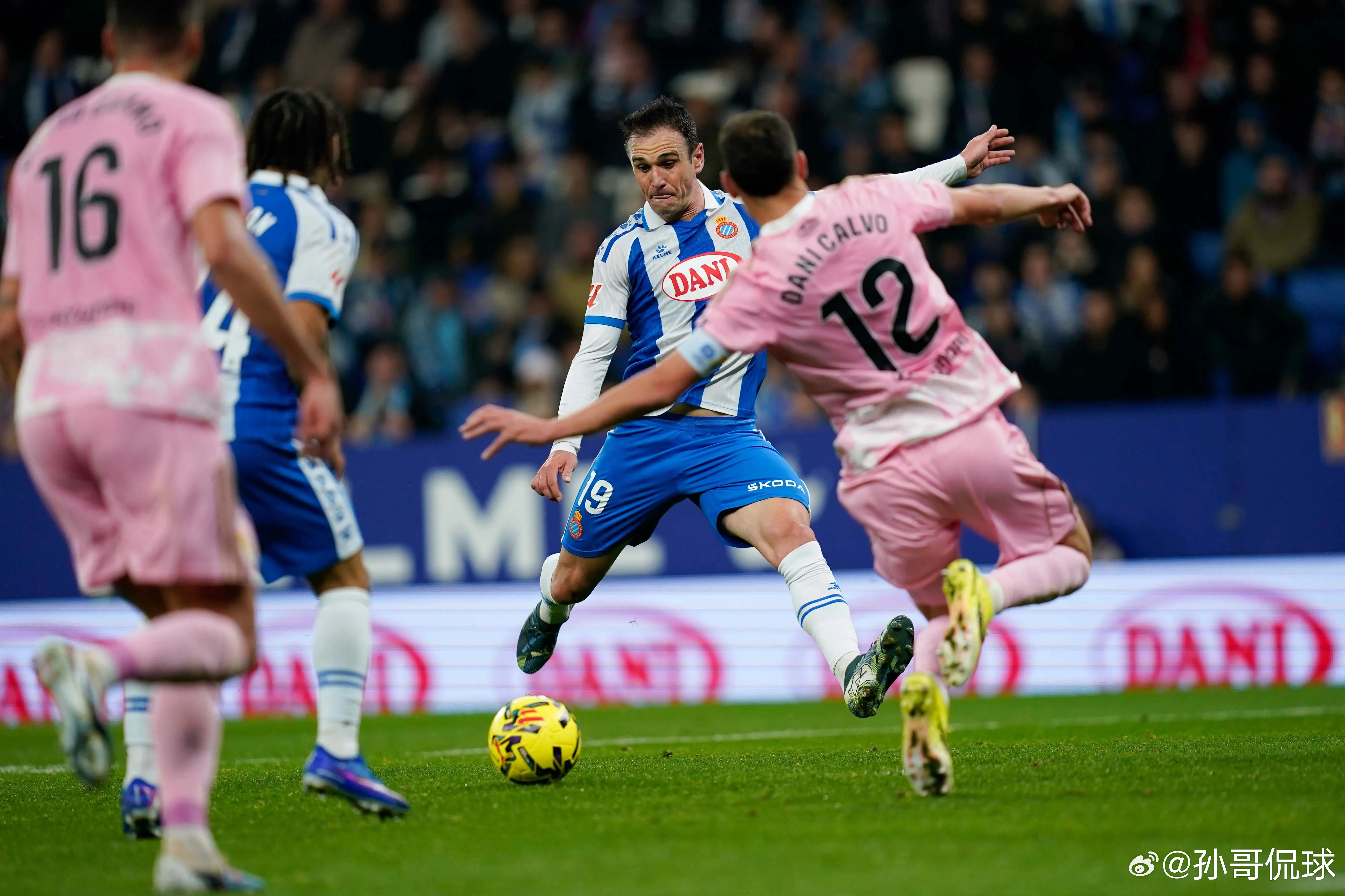 西班牙人主场1-1憾平奥维耶多，错失关键三分西甲第27轮，西班牙人主场迎战皇家奥