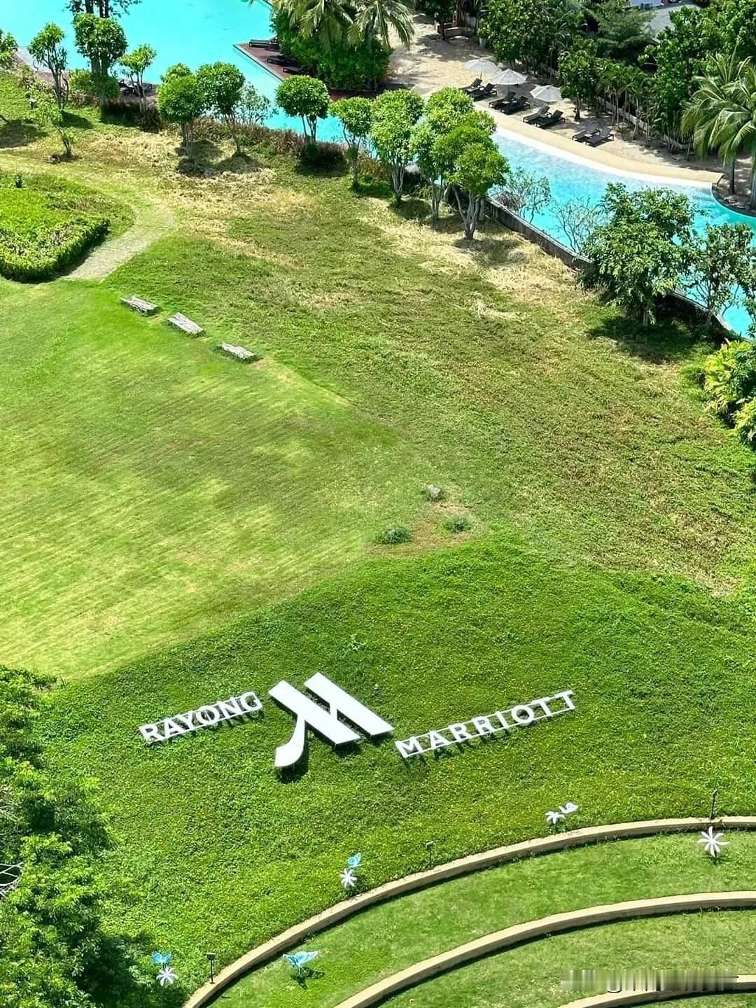 离芭提雅不远，罗永（Rayong）是泰国东部一个迷人的沿海城市，以其美丽的海滩和