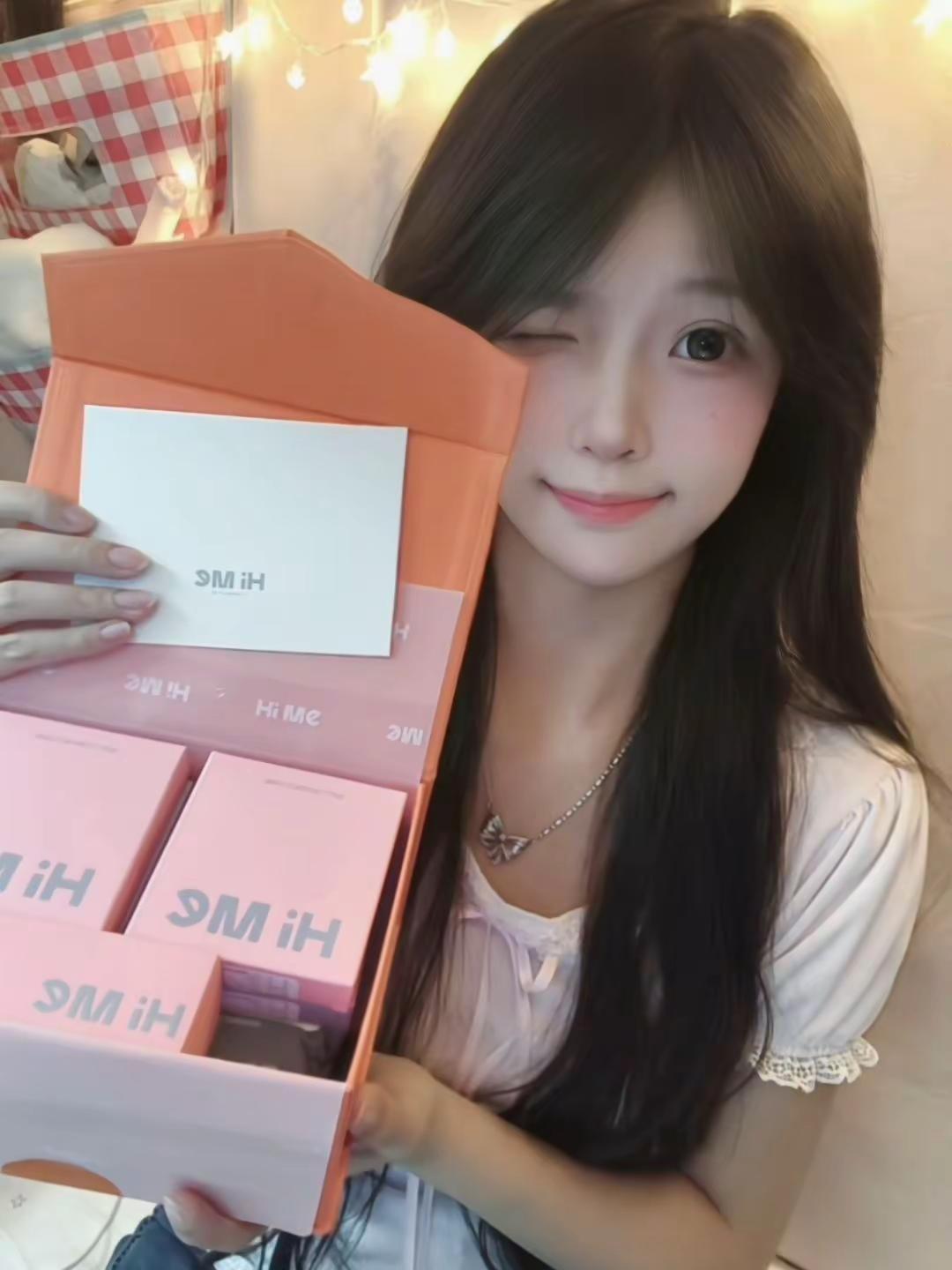 过惯了撒个娇就能得到自己想要的东西的日子，发现爱我的人才愿意为我的开心买单him