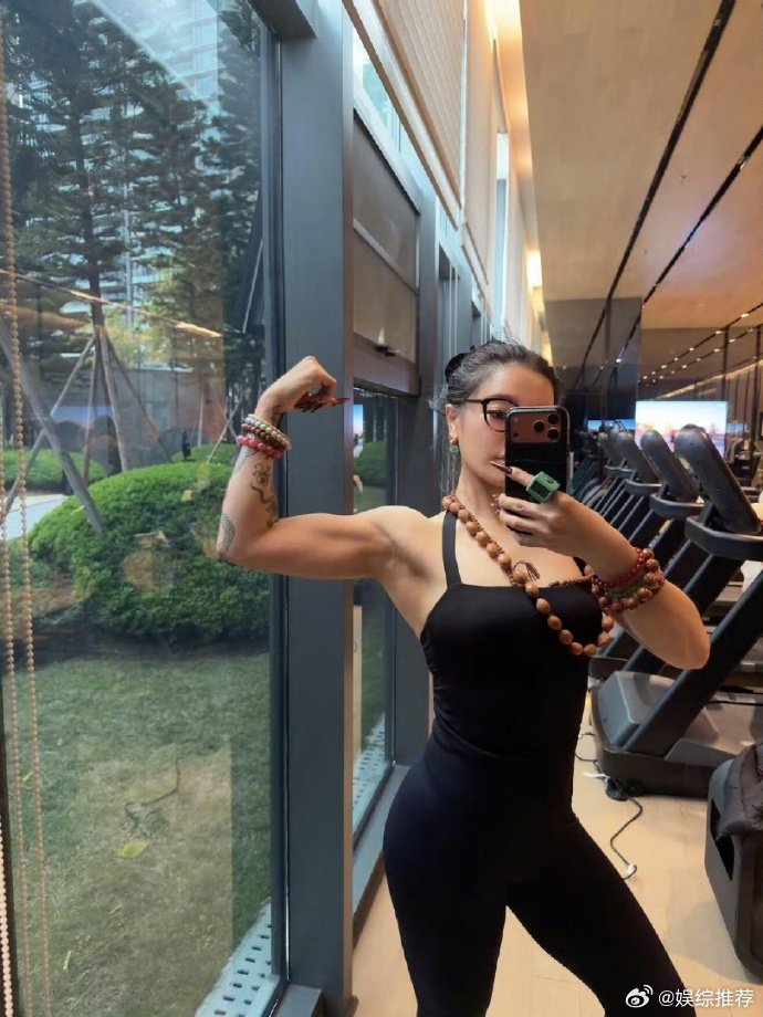 江映蓉140斤压台108斤炸场江映蓉一开口，就是舞台王者 