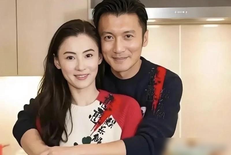 谢霆锋视频里传出女人笑声，声音一出来，几千万网友炸了：就是张柏芝！
你以为是瞎