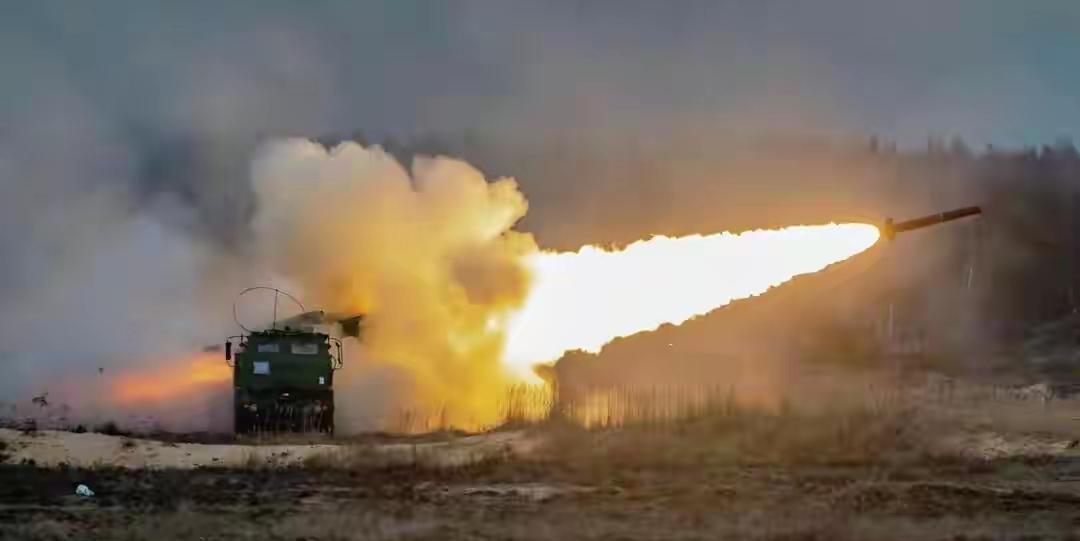 卷土重来，在乌克兰苏梅州又出现了乌克兰军队的重型兵力部署。这时候俄军已经发现在苏