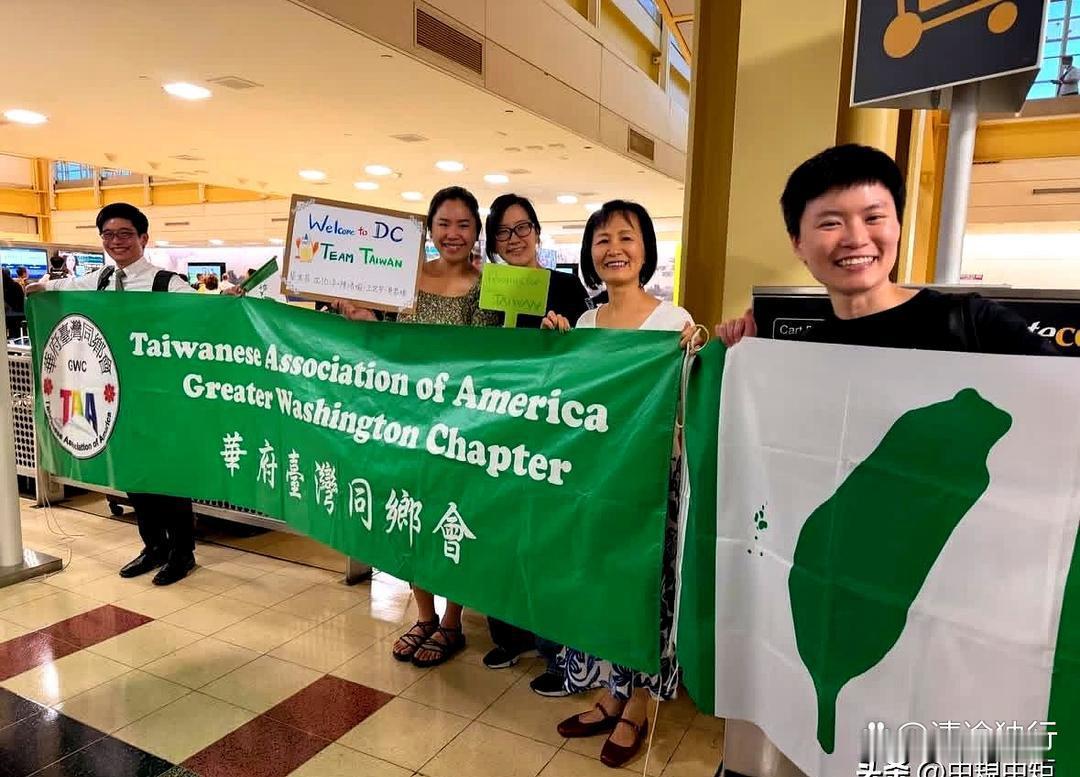 丑态毕露！吴思瑶沈伯洋窜美见旗帜狂喜，靠洋人参选丢尽脸面

7月23日，民进党立