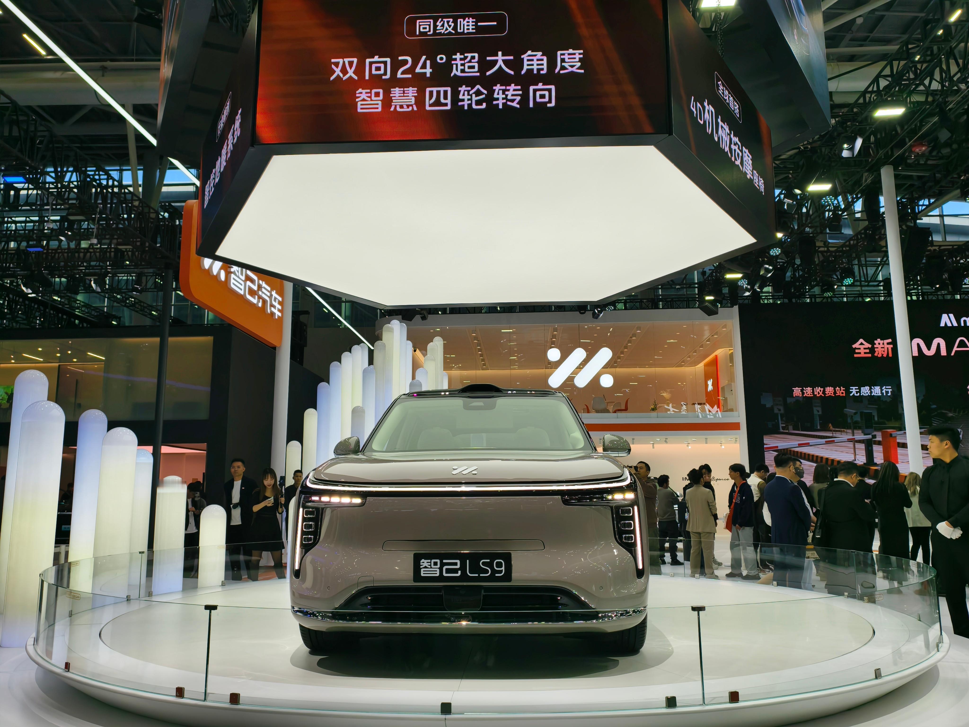 智己在这次广州车展上当之无愧的主角，肯定就是LS9了，25分钟突破5000台的成