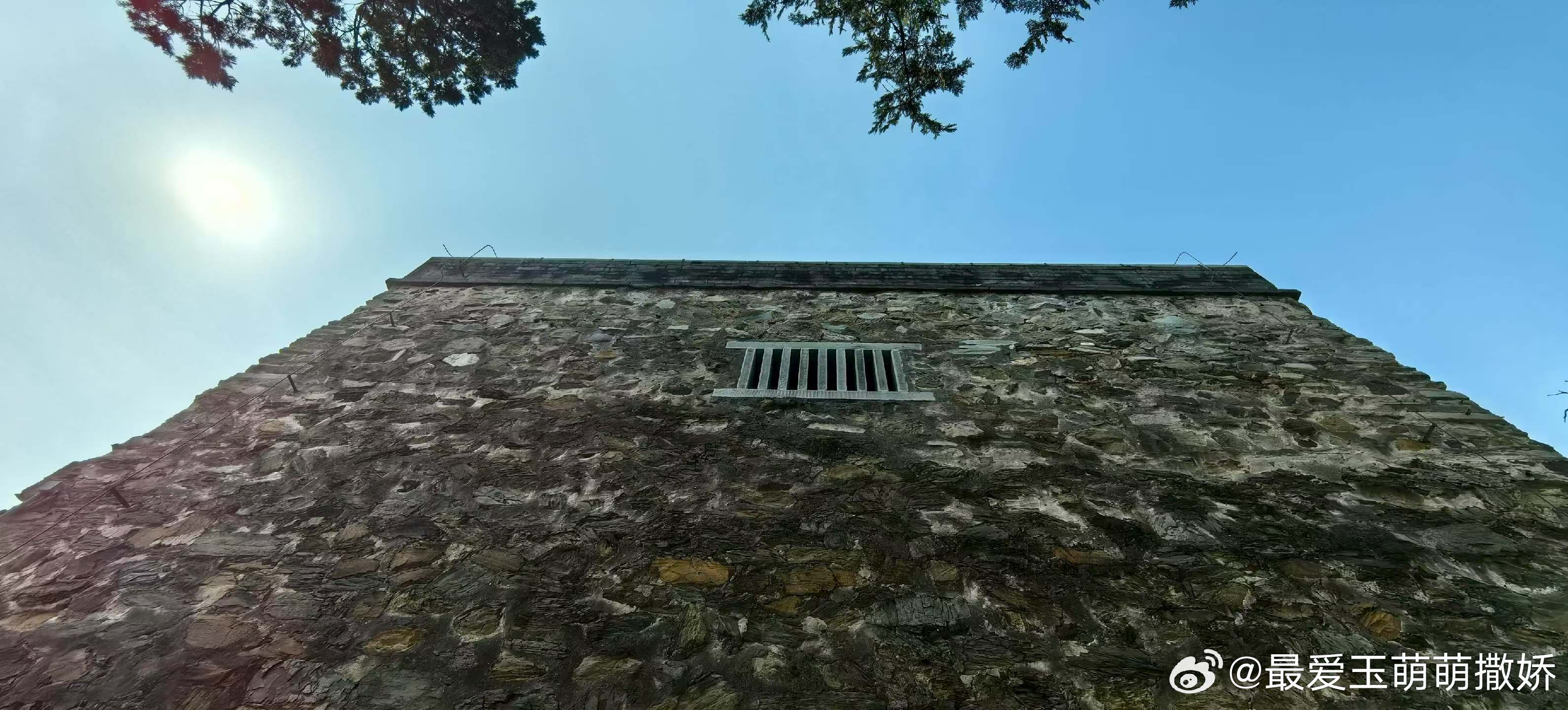 生活手记当爱意消散，一段关系的维系便只剩沉重与煎熬。没有真心的包容，只剩表面的妥