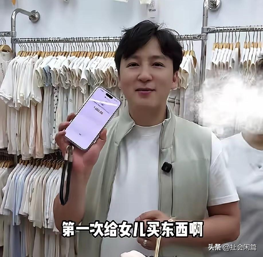 这俩人啥时候又鼓捣出一个女儿？
效率还挺高。
不会又是剧本吧？
这些人说啥不能全