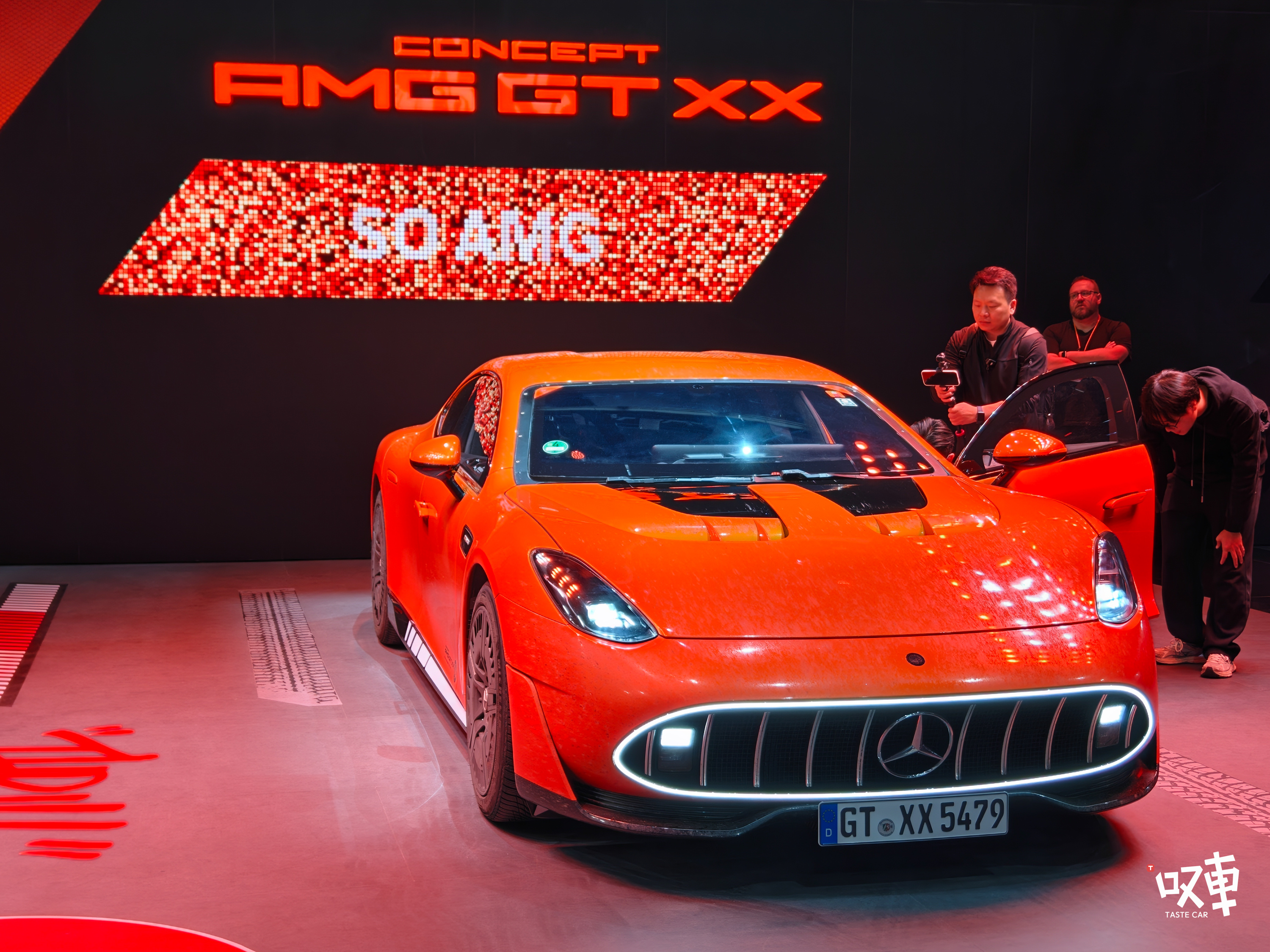 之前梅赛德斯-AMG在意大利纳多测试场完成“8日环球之旅”挑战的那台Concep