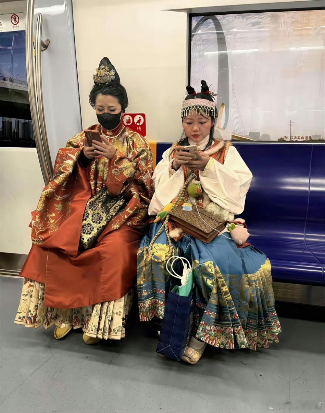 在北京穿明代汉服踩到了某些满清遗老的尾巴 