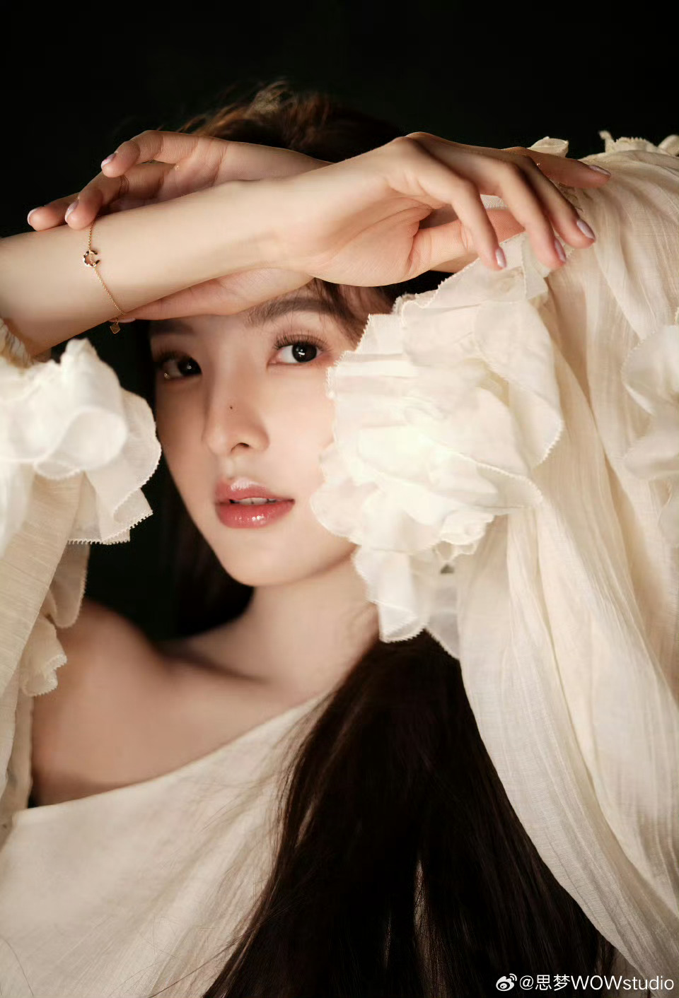 章若楠直播此女真的是太美太美了！ ​​​