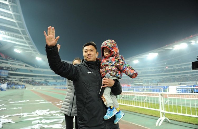 #前国脚陆博飞出任苏超镇江队主帅# 据《现代快报》报道，前国脚陆博飞已经正式出任