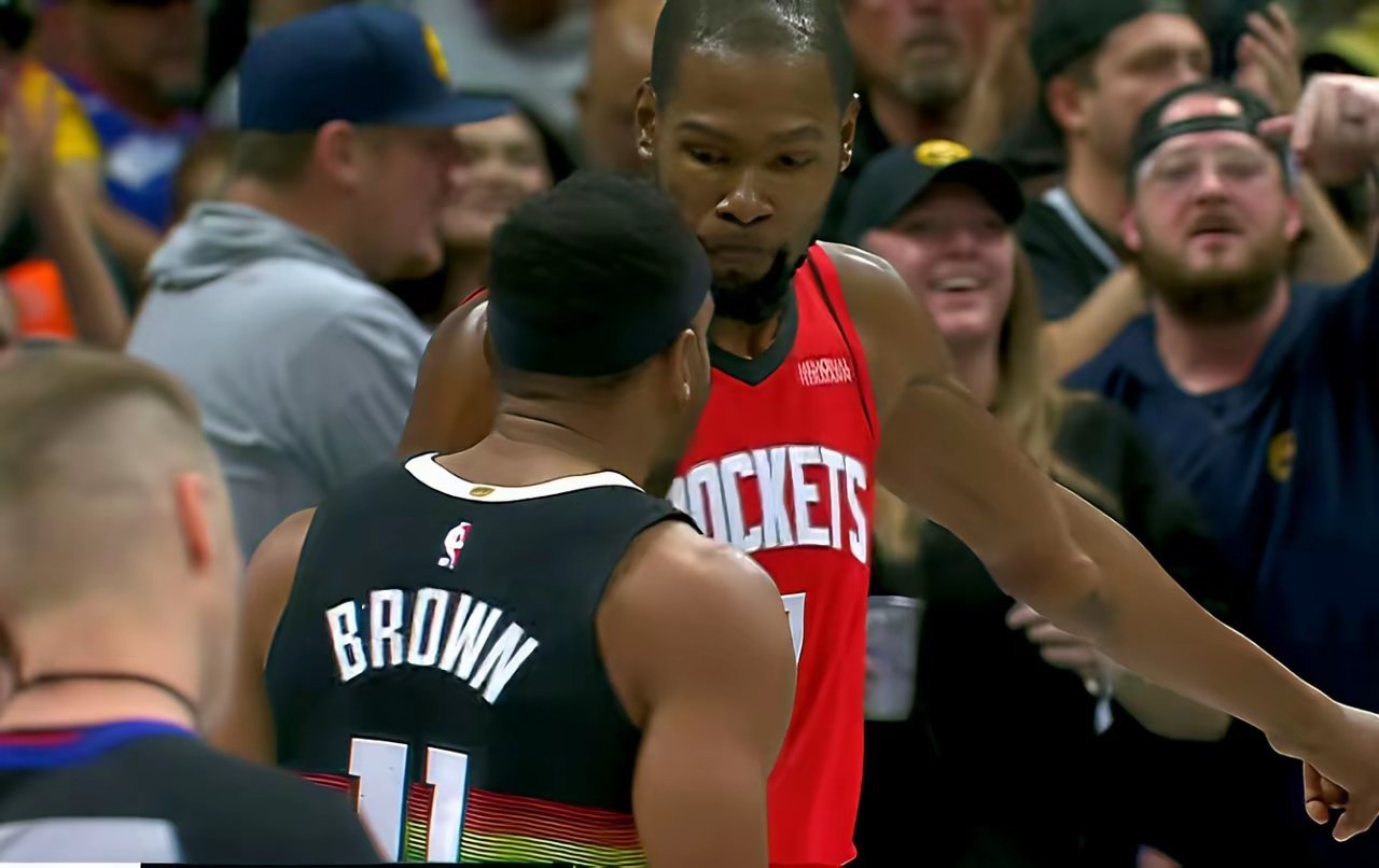 掘金输球又输人：火箭客场打崩掘金复仇，关键时刻掘金的角色球员一直搞心态，尤其是杜