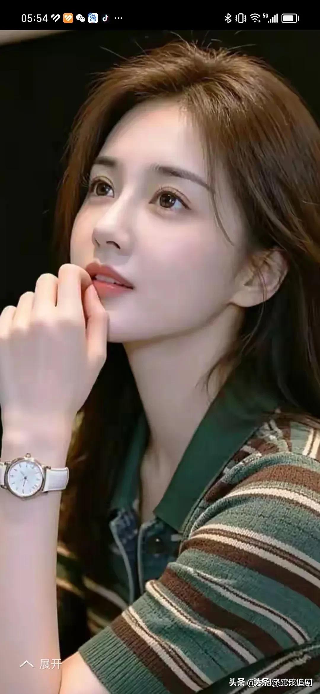 身着浅蓝温柔，自带人间清宁。
浅蓝仙女长裙 浅蓝国风少女