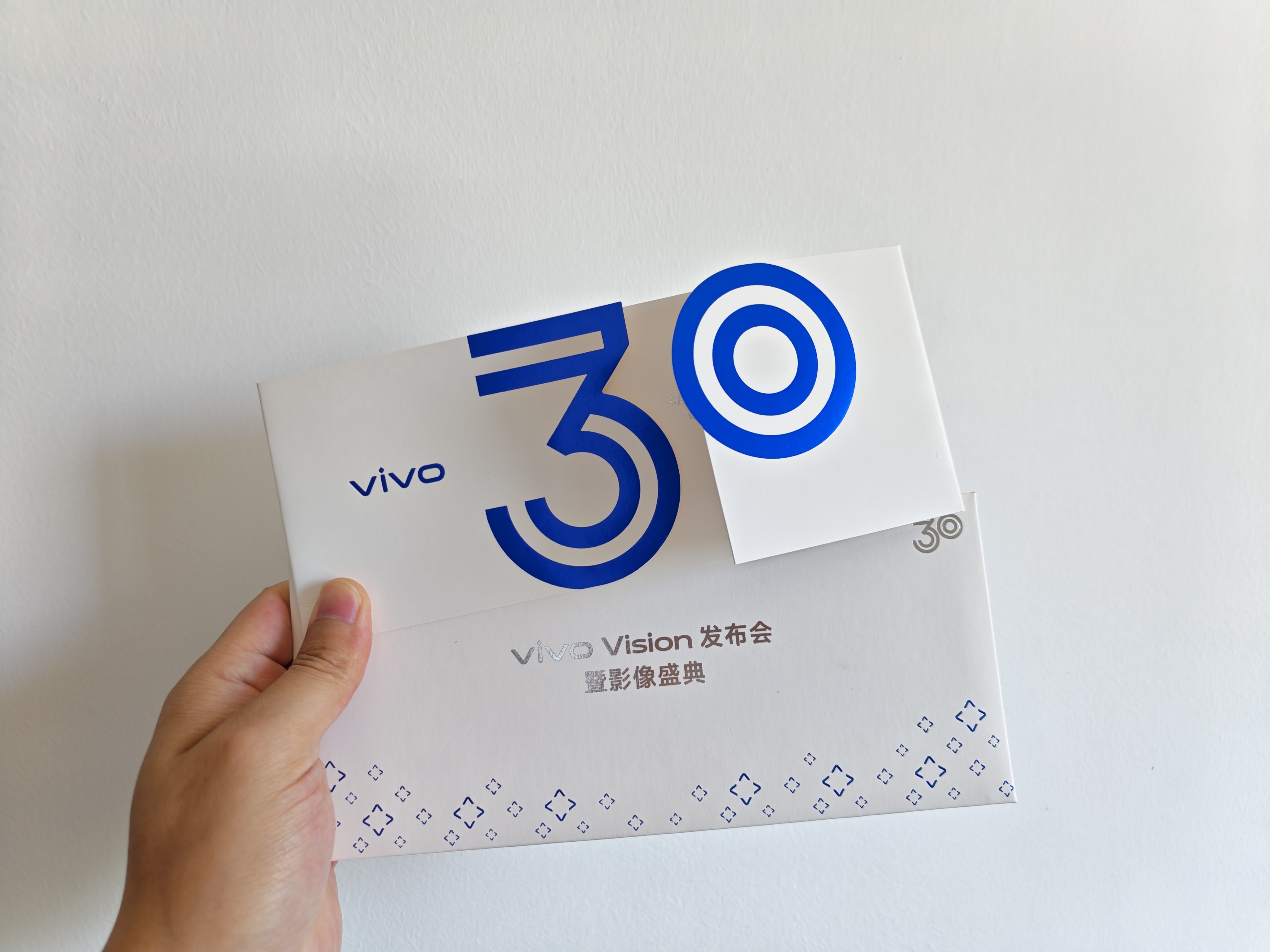 收到vivo Vision发布会暨影像盛典邀请函了，21号东莞见，过几天就能体验