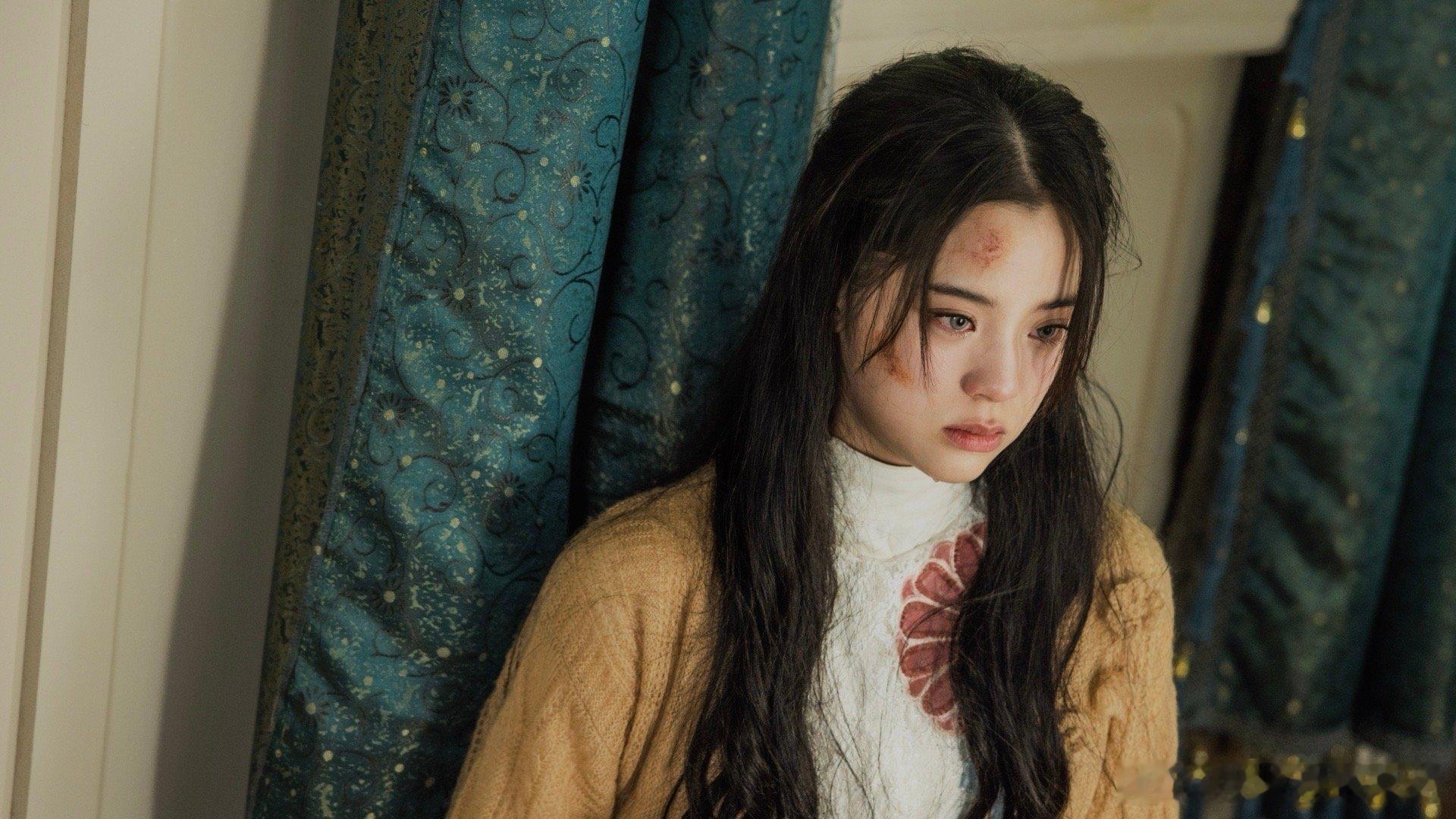 #欧阳娜娜新剧松死感#欧阳娜娜的新剧中，她是一个不被他人爱护的人，就连自己的母亲