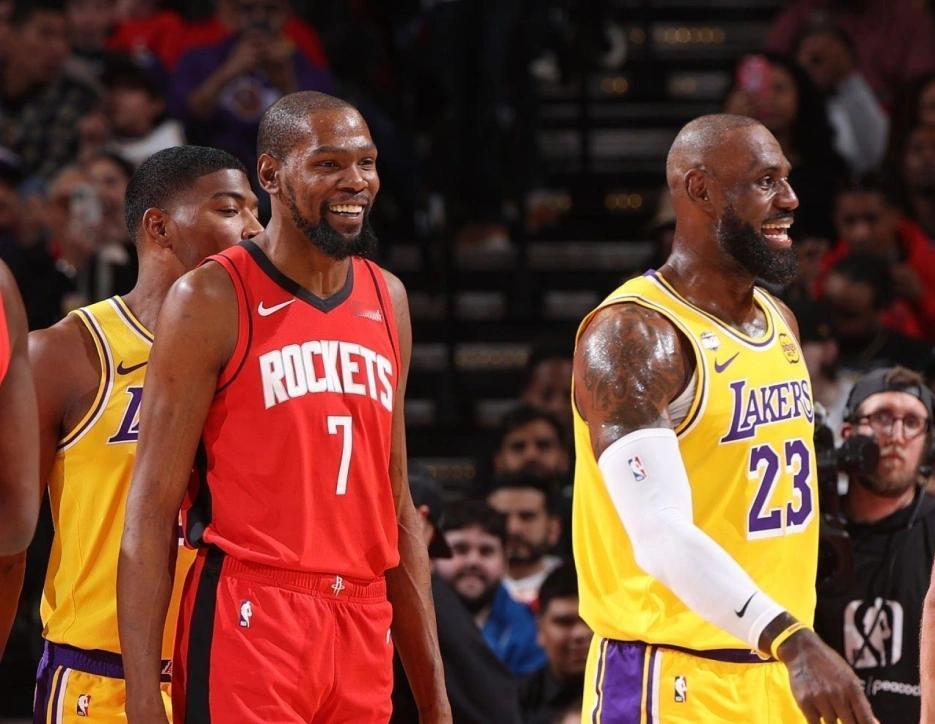 火湖大战，你更看好谁晋级？

舆论一边倒，都说火箭捡了大便宜，有没有看好湖人淘汰