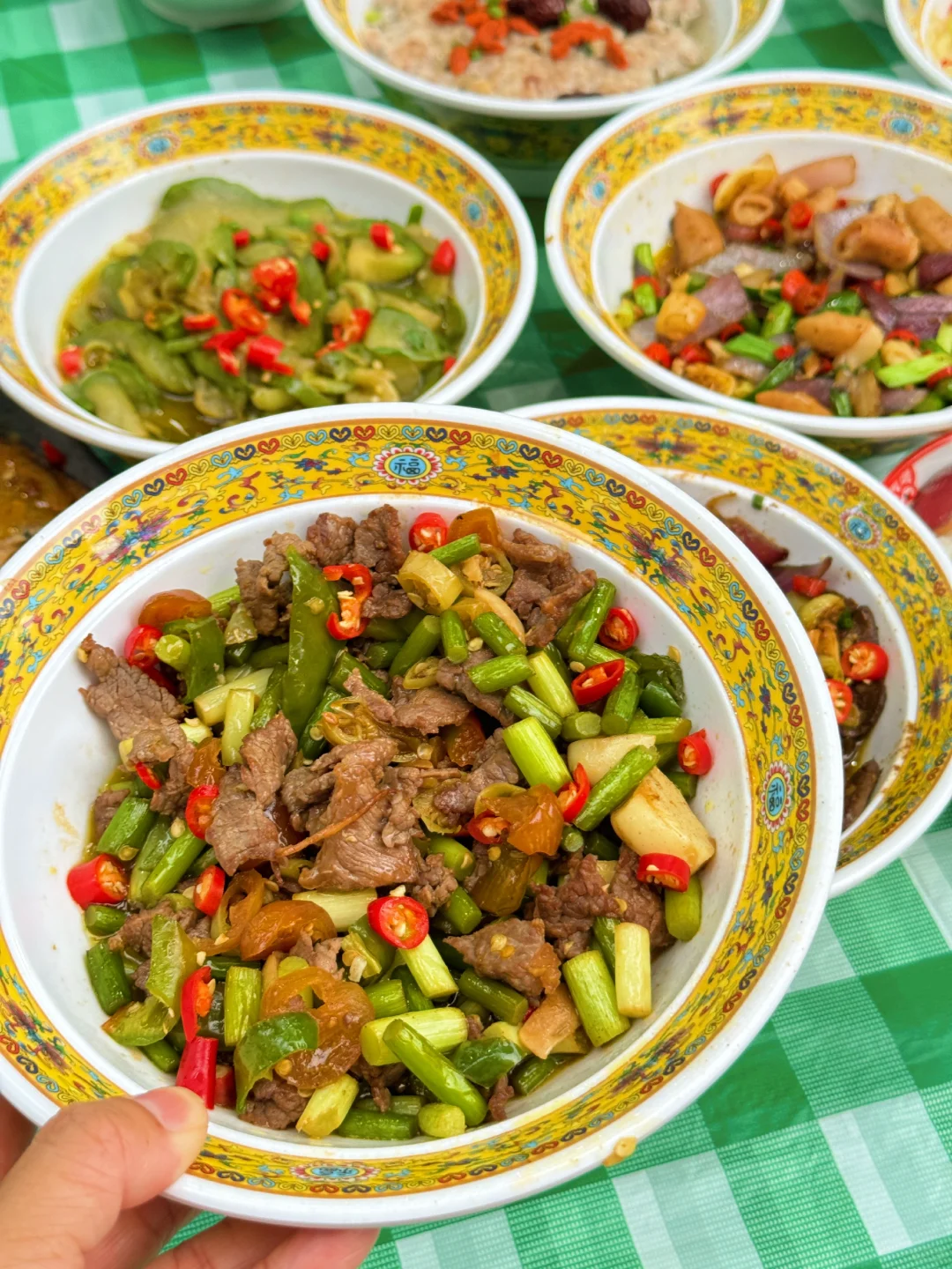 建议空腹来！柳州奶茶街新开的湘派下饭菜