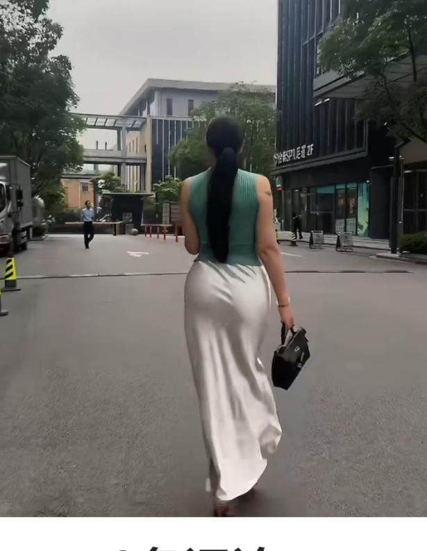 《考公必考（34—36）题》
34、细胞表面积与体积的关系限制了细胞的长大，细胞