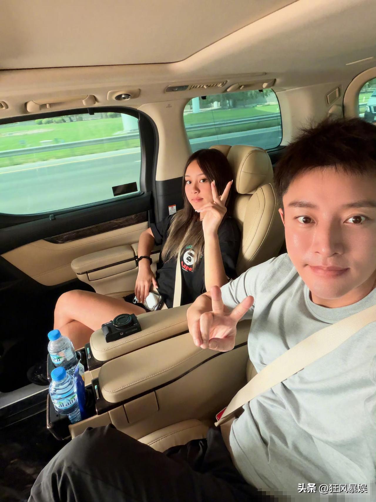这是贾乃亮，最幸福的时刻吧！

10月2日，贾乃亮在社交平台晒出与女儿甜馨的国庆