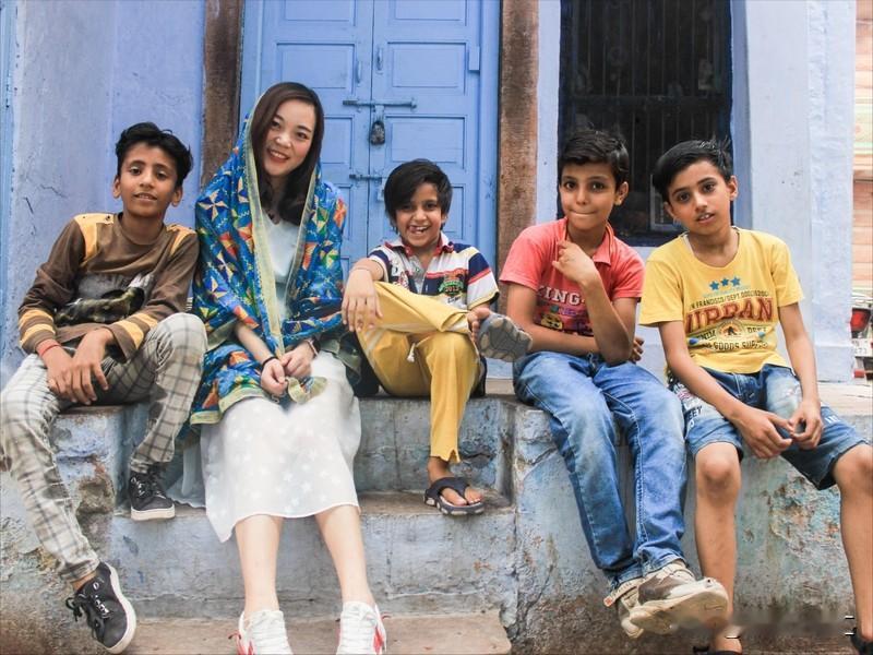 有些女孩愿意嫁去印度，原因还挺多。爱情肯定是一大因素，在信息发达的当下，女孩和印