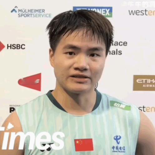 嘿嘿，挑眉🤨小铿铿，萌！梁伟铿