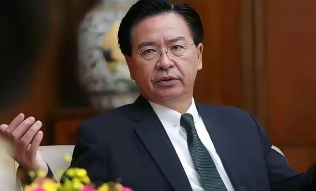 逼近32海里！吴钊燮跳脚了？解放军这盘棋，他根本没看懂

大陆舰艇距离台湾本岛仅