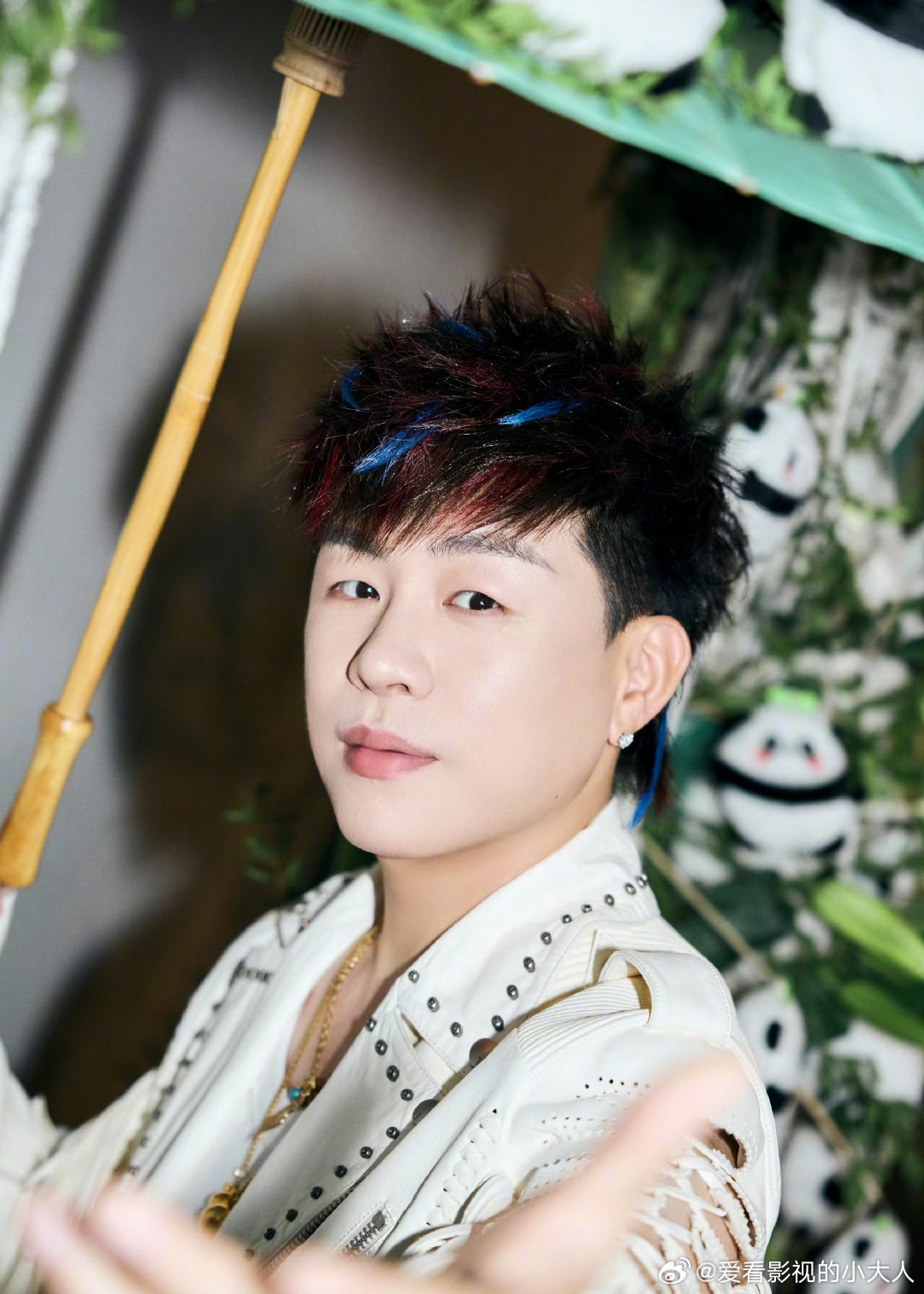 胡彦斌的公益担当太戳人！100万驰援香港，用温暖驱散阴霾。他始终相信，点滴善意能