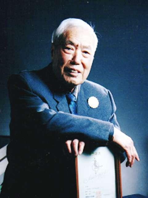 一生以歌为刃、以曲传魂！作曲家唐诃，把岁月写成传世旋律
 
唐诃（1922-20
