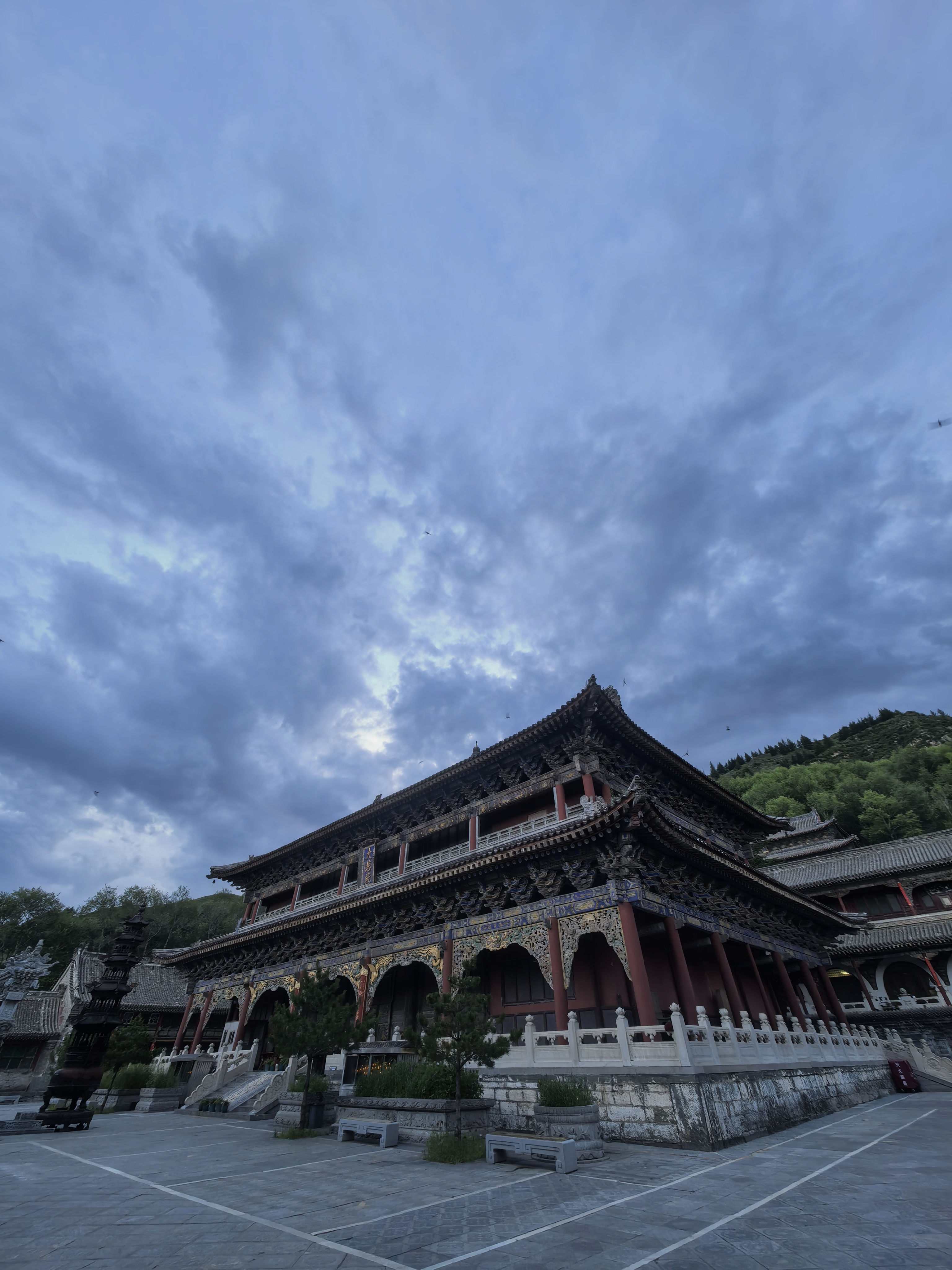 诸根脱落，独露真常：穷源极流，深探本心 所问"诸根脱落，独露真常"八字，是宗门践