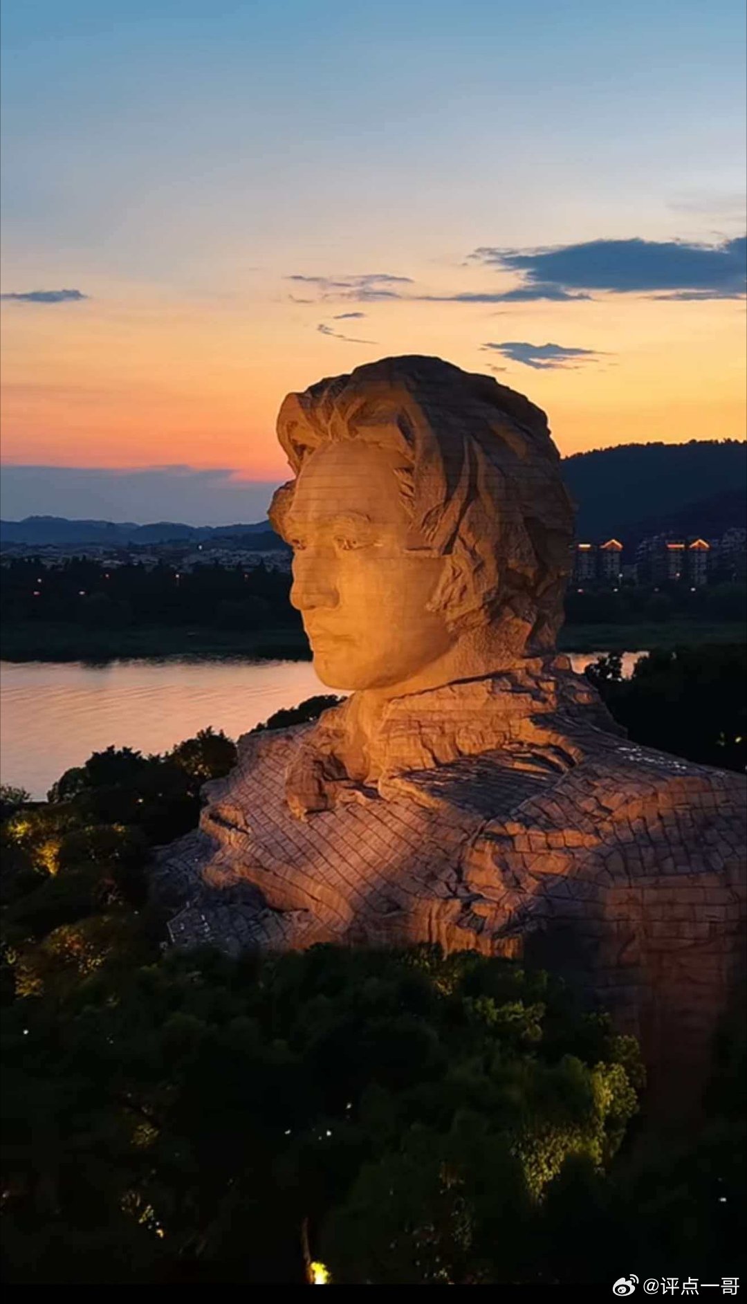 他是伟人，他的思想是华夏定海神针 