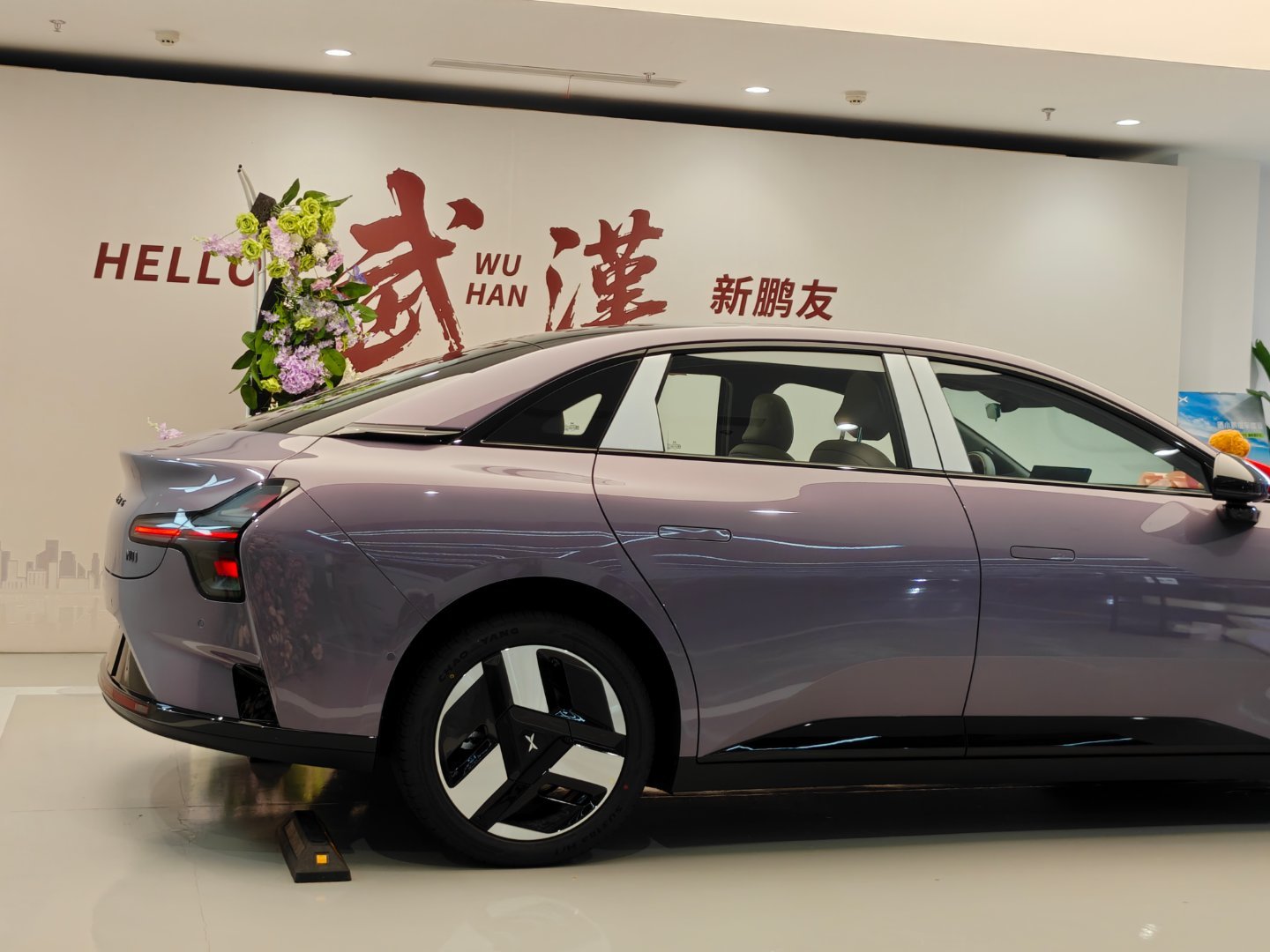 恭喜闪电快飞喜提小鹏MONA M03！撒花从今天开始得时刻记得我还没到30岁