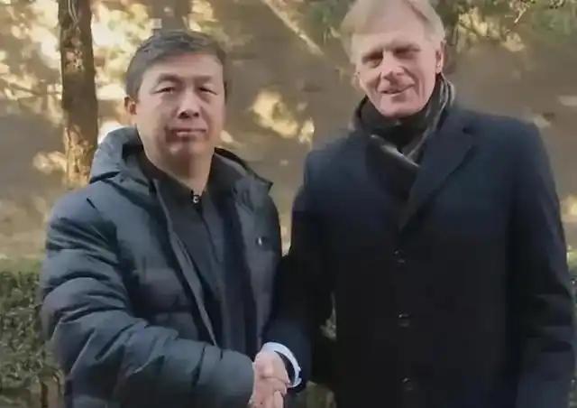 “晚一秒就万劫不复！中国该立刻向美国低头，交出发展权才能保命！”8年前有人劝中国