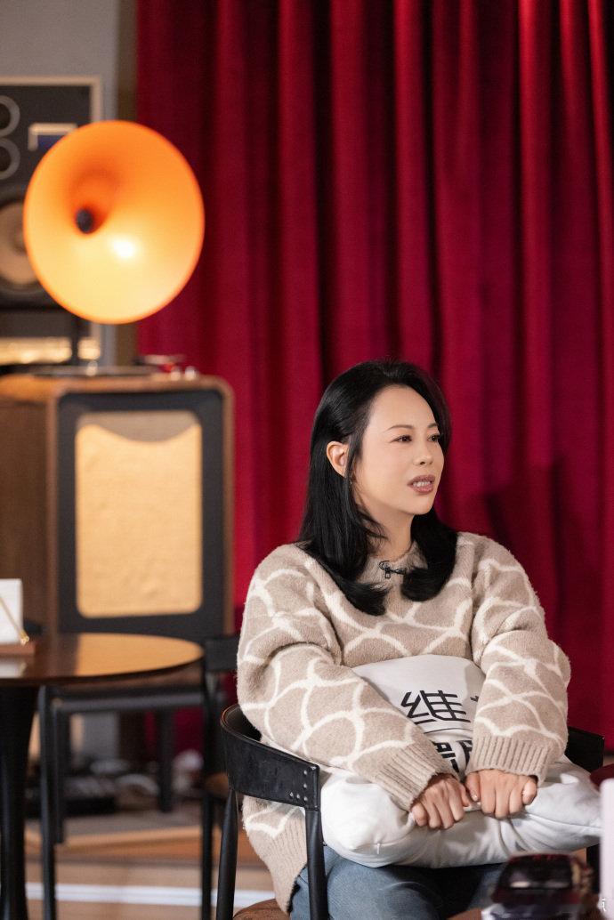 黄绮珊学唱歌听坏70台随声听救命！黄绮珊的成功秘籍居然是 70 台听坏的随身听，