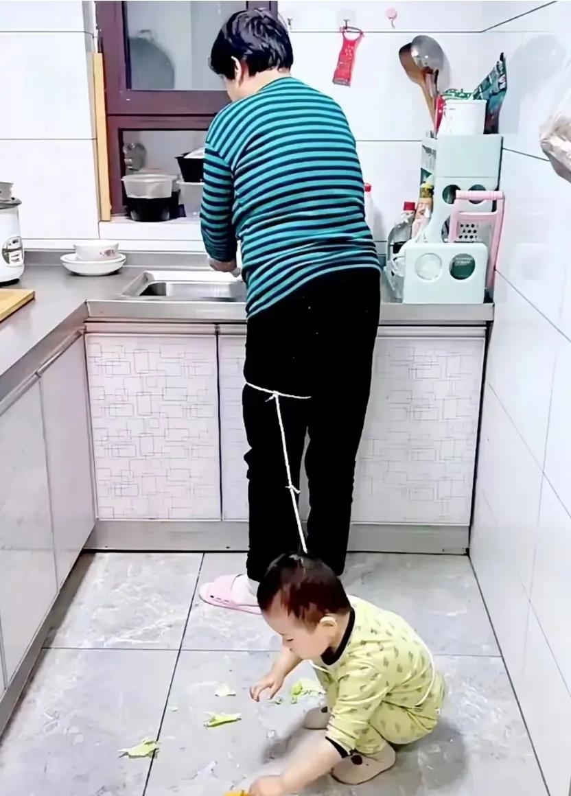 自从我结婚后，我妈妈就一直在我家照顾孩子和我们的一日三餐，因为公婆不愿意帮忙，如