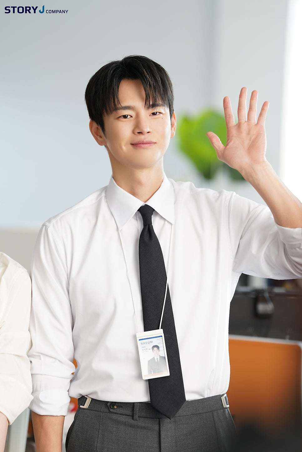 徐仁国  【260624 StoryJ Naver 更新】明天也要上班 海报拍摄