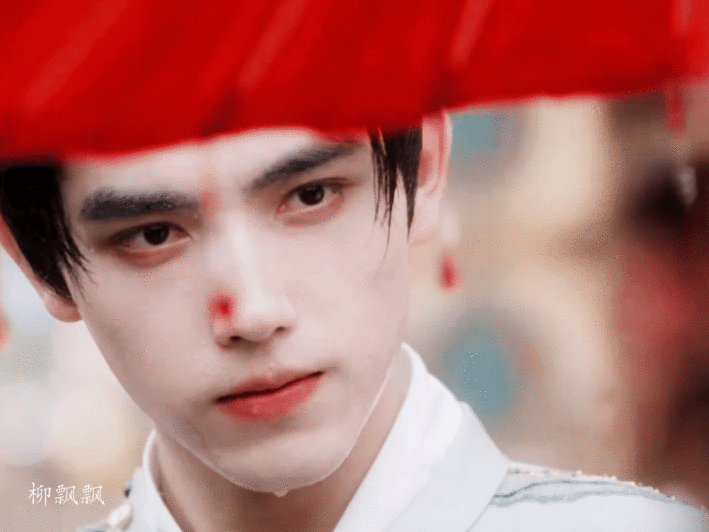 陈飞宇迪丽热巴5年前拍的杂志 五年前的初见同框，五年后的顶峰相见，颜值始终抗打 