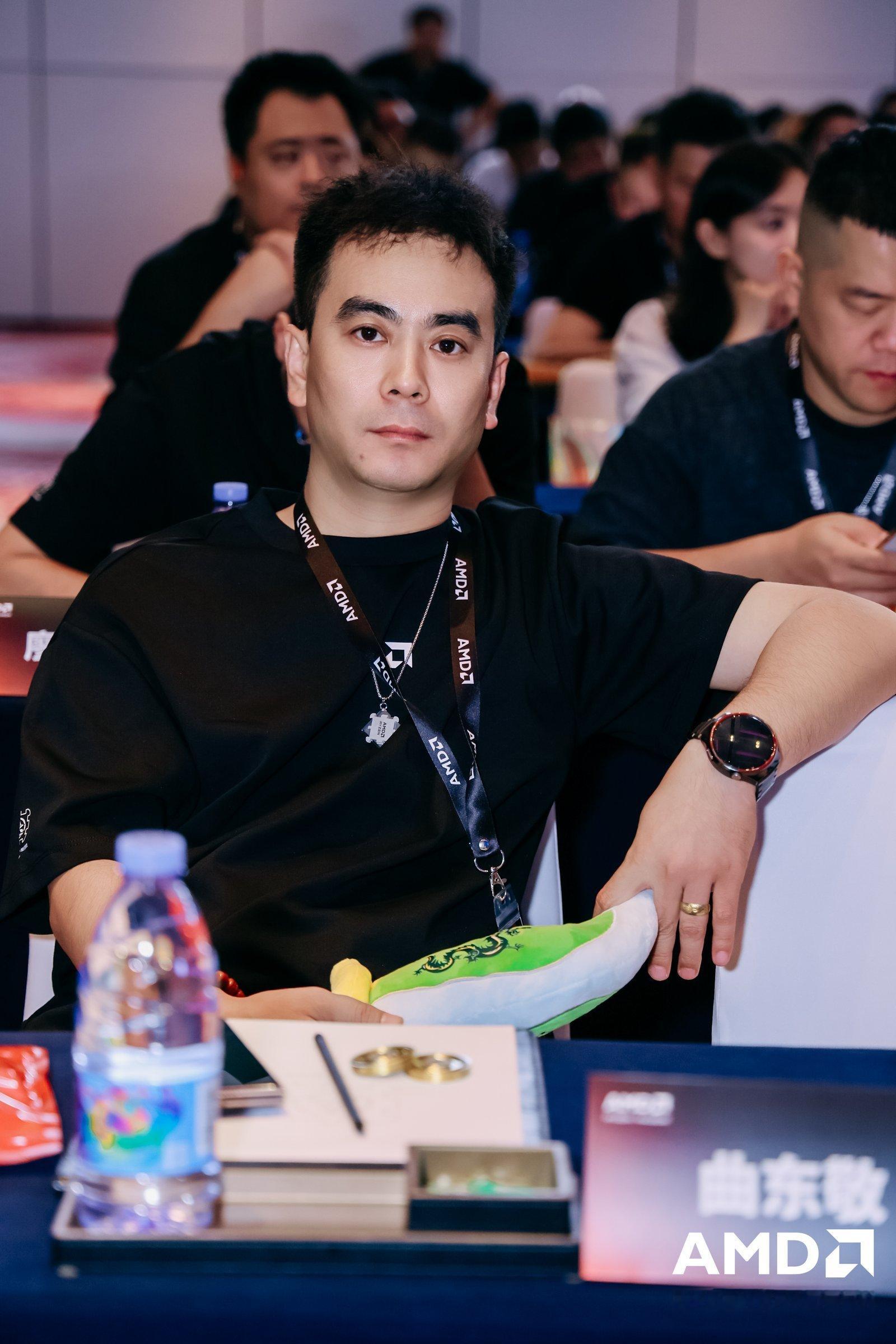 AMD重庆开会，鸽鸽电竞曲老板荣登第一排宝座 ​​​