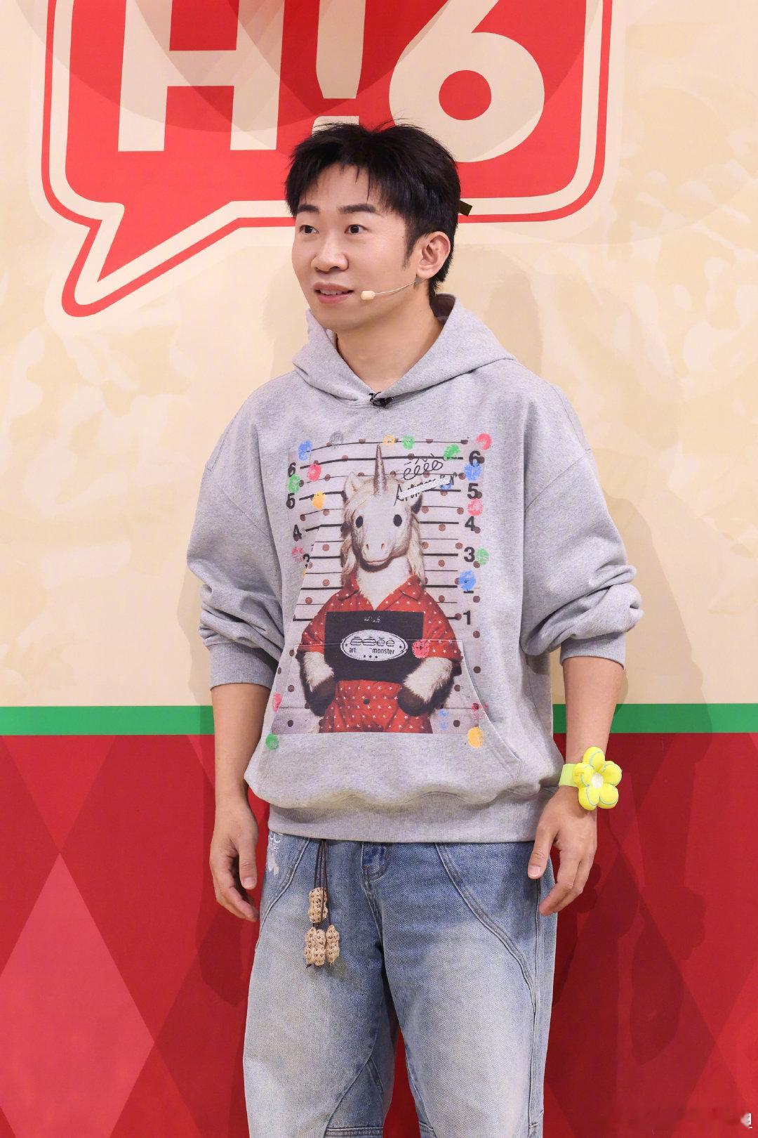 杨迪是懂节目效果的 你好星期六你好星期六绕口令名场面来袭！杨迪一开口就自带喜剧b