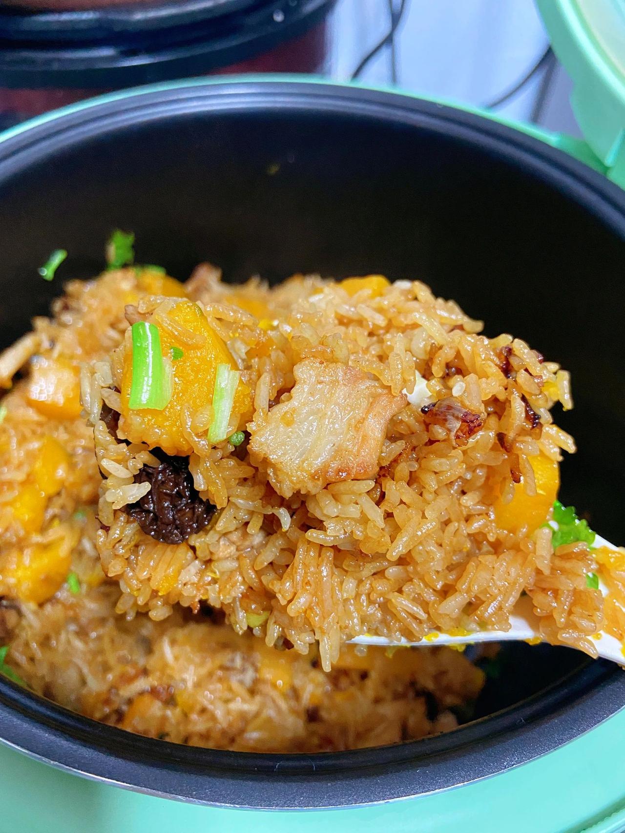 南瓜焖饭你们一定要试试 真的太香了！！
很香很好吃的南瓜饭，五花肉的油脂香，羊肚