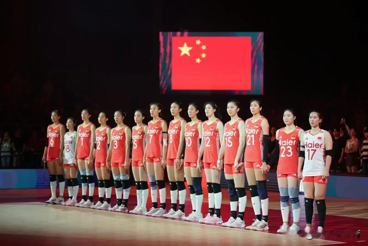 吴梦洁首发出战，首局砍下7分帮助中国女排首局25-15，1-0领先多米尼加。上一